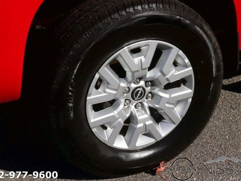Used 2024 Nissan Frontier SV w/ SV Convenience Package image 7