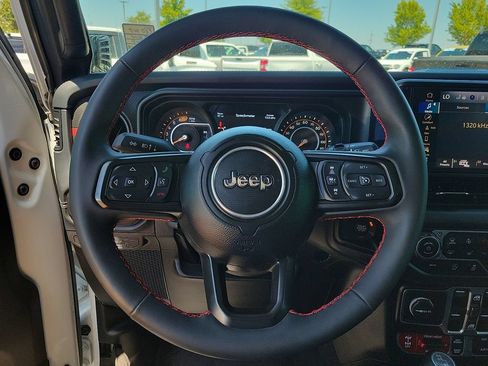 Used 2024 Jeep Wrangler Unlimited Rubicon w/ Technology Group AWD/4WD image 19