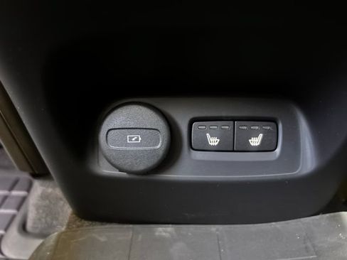 Used 2024 Volvo XC40 B5 Plus w/ Protection Package Premier AWD/4WD image 28