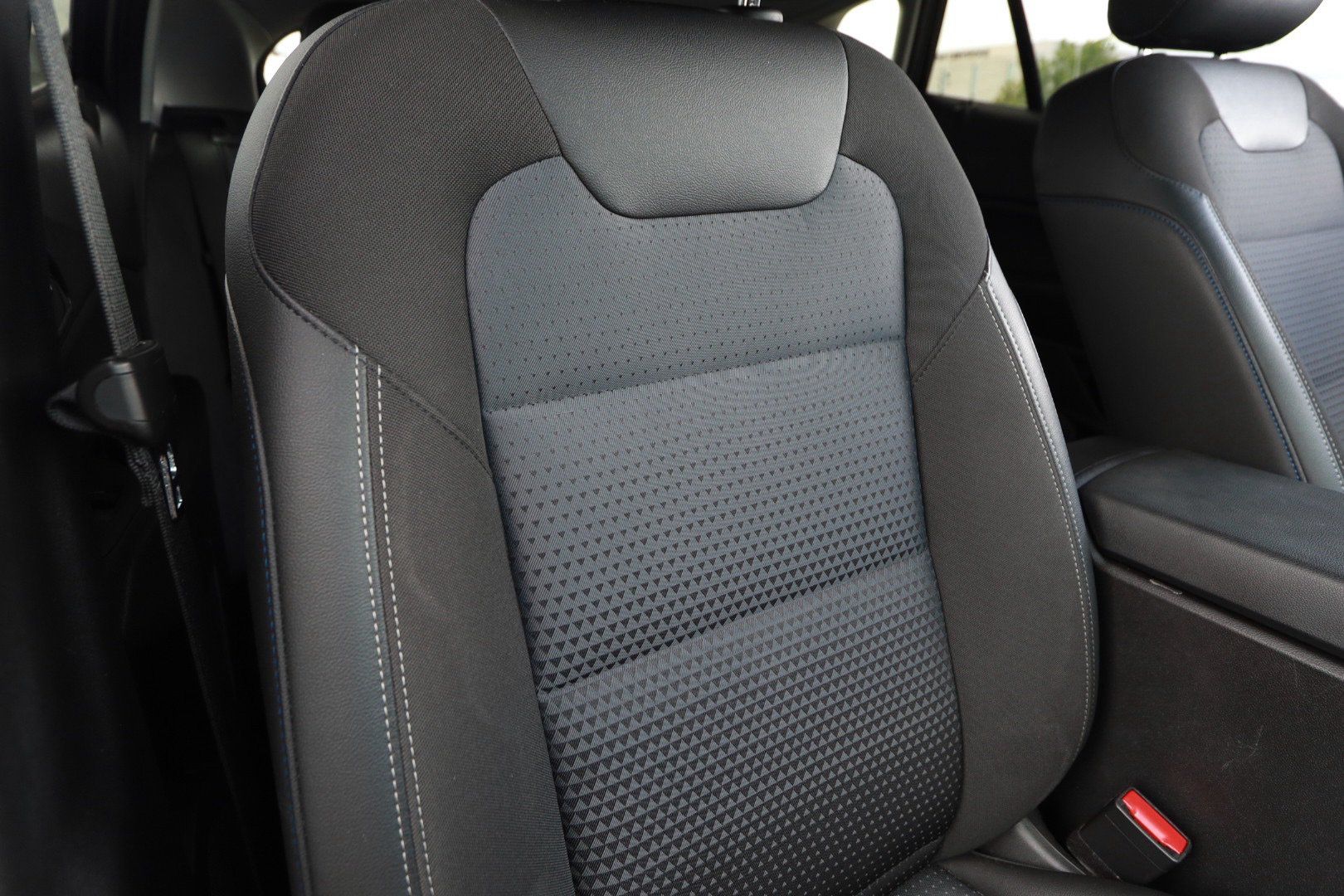 Used 2025 Chevrolet Trax LT w/ LT Convenience Package FWD image 26