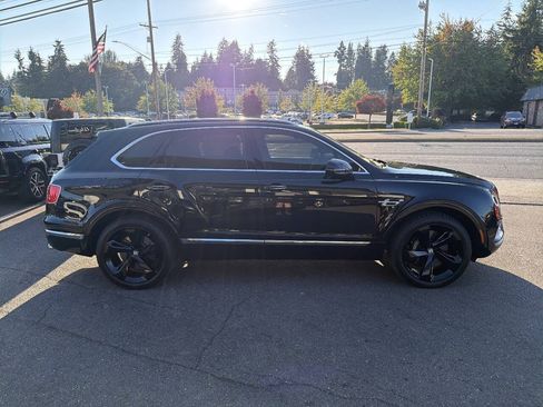 Used 2017 Bentley Bentayga AWD/4WD image 12