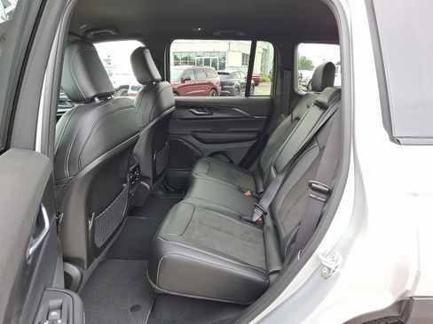 New 2025 Jeep Grand Cherokee Altitude image 6