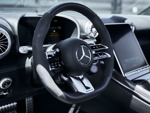 Used 2022 Mercedes-Benz SL 63 AMG 4MATIC w/ AMG Aerodynamic Package image 39