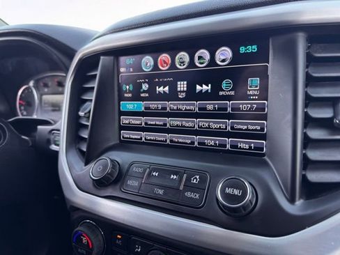 Used 2018 GMC Acadia SLT image 25