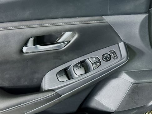 Used 2024 Nissan Sentra SV FWD image 15
