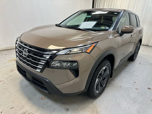 Certified 2024 Nissan Rogue SV image 9