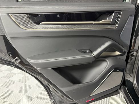 New 2025 Porsche Cayenne Turbo image 27