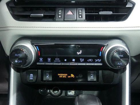 Used 2019 Toyota RAV4 XLE Premium image 39