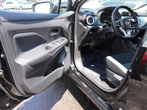 Used 2025 Nissan Versa SV FWD image 10