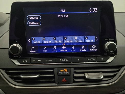Used 2025 Nissan Altima 2.5 SV FWD image 25