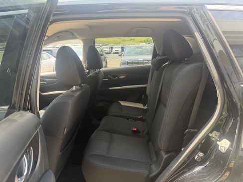 Used 2018 Nissan Rogue SV FWD image 27