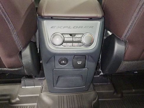 Certified 2026 Ford Explorer Platinum w/ LUX Leather Package AWD/4WD image 29