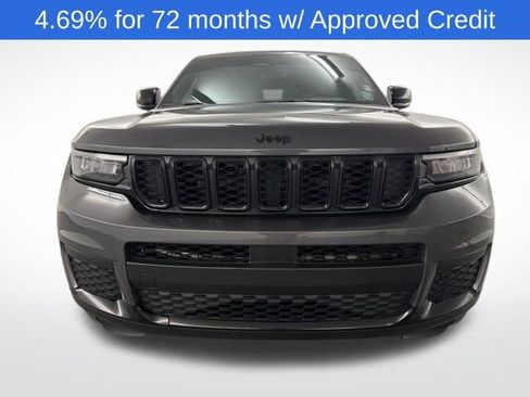 Used 2025 Jeep Grand Cherokee L Laredo image 3