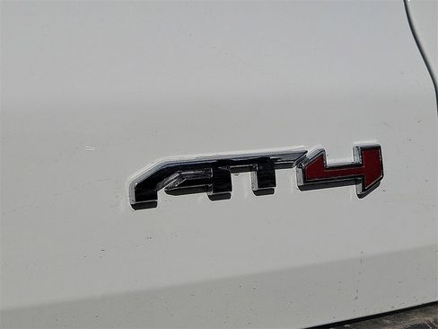 New 2026 GMC Acadia AT4 w/ Luxury Package image 9