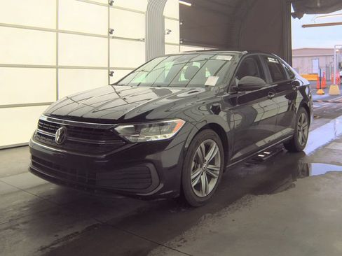 Used 2024 Volkswagen Jetta SE FWD image 3