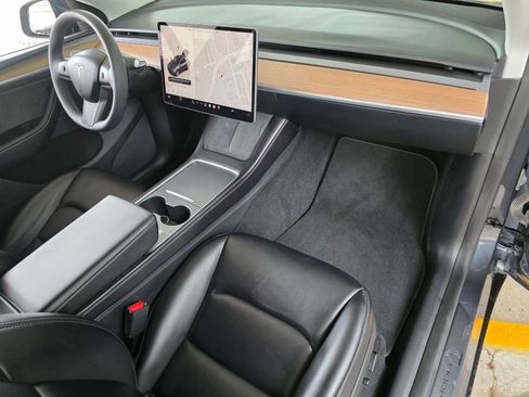 Used 2023 Tesla Model Y Long Range AWD/4WD image 28