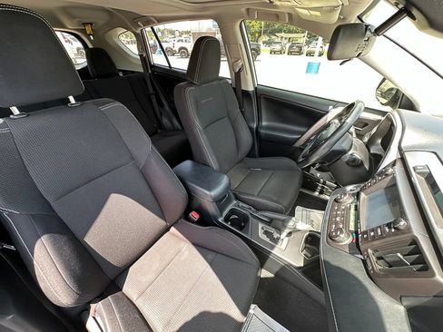 Used 2018 Toyota RAV4 XLE FWD image 11