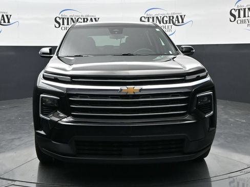 Used 2026 Chevrolet Traverse LT AWD/4WD image 2