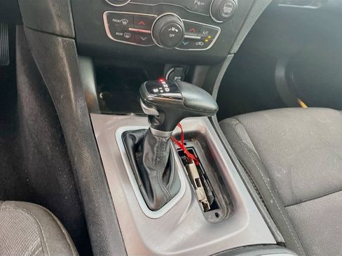 Used 2022 Dodge Charger SXT RWD image 16