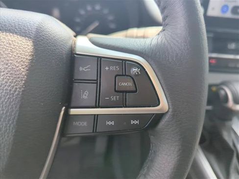 Used 2026 Toyota Sienna XLE FWD image 15