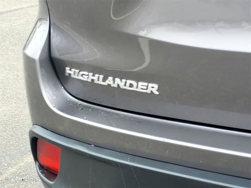 Used 2019 Toyota Highlander LE image 6