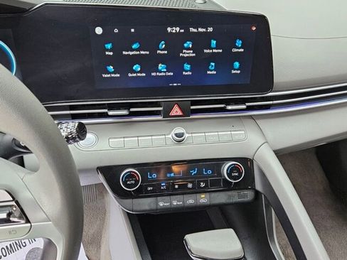 Used 2024 Hyundai Elantra SEL image 18