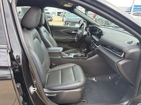 Used 2025 Buick Envista Sport Touring image 48