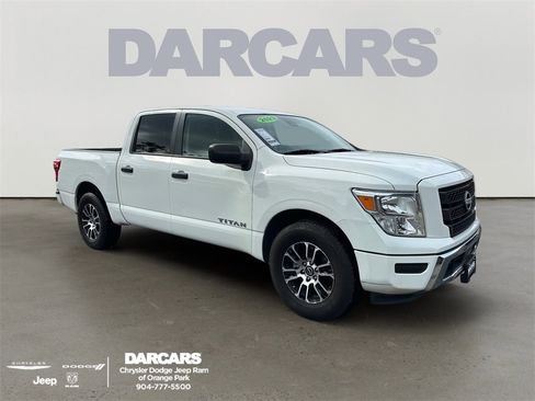 Used 2023 Nissan Titan SV image 1