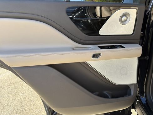 Used 2022 Lincoln Aviator Reserve w/ Equipment Group 201A image 21