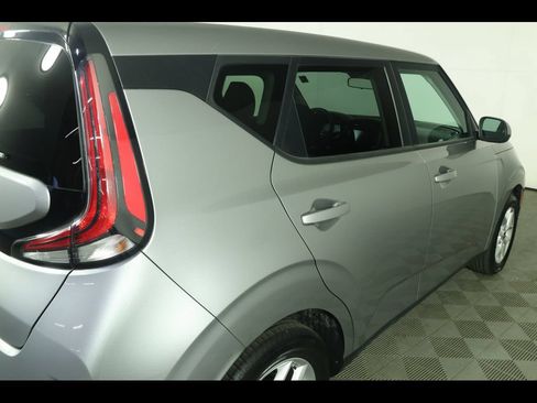 Used 2025 Kia Soul LX w/ LX Technology Package FWD image 17
