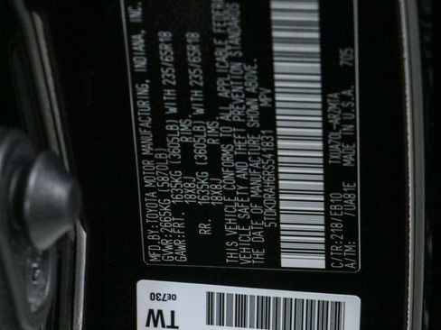 Used 2024 Toyota Highlander XLE FWD image 35
