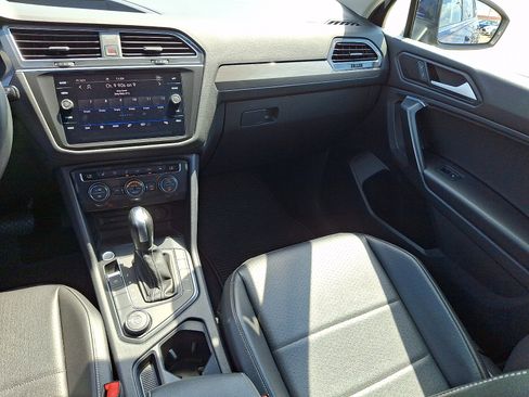 Used 2021 Volkswagen Tiguan SE w/ Panoramic Sunroof Package AWD/4WD image 16