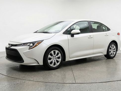 Used 2025 Toyota Corolla LE FWD image 3