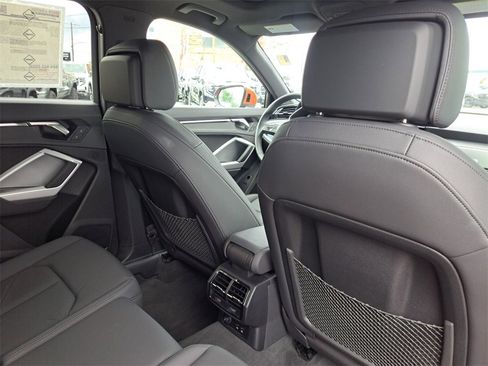 Used 2025 Audi Q3 2.0T Premium image 24