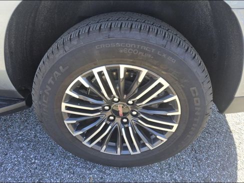 Used 2025 GMC Yukon XL Elevation image 2