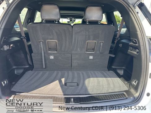 Used 2023 Jeep Grand Cherokee L Laredo AWD/4WD image 16