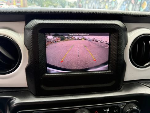 Used 2021 Jeep Wrangler Unlimited Sport AWD/4WD image 7
