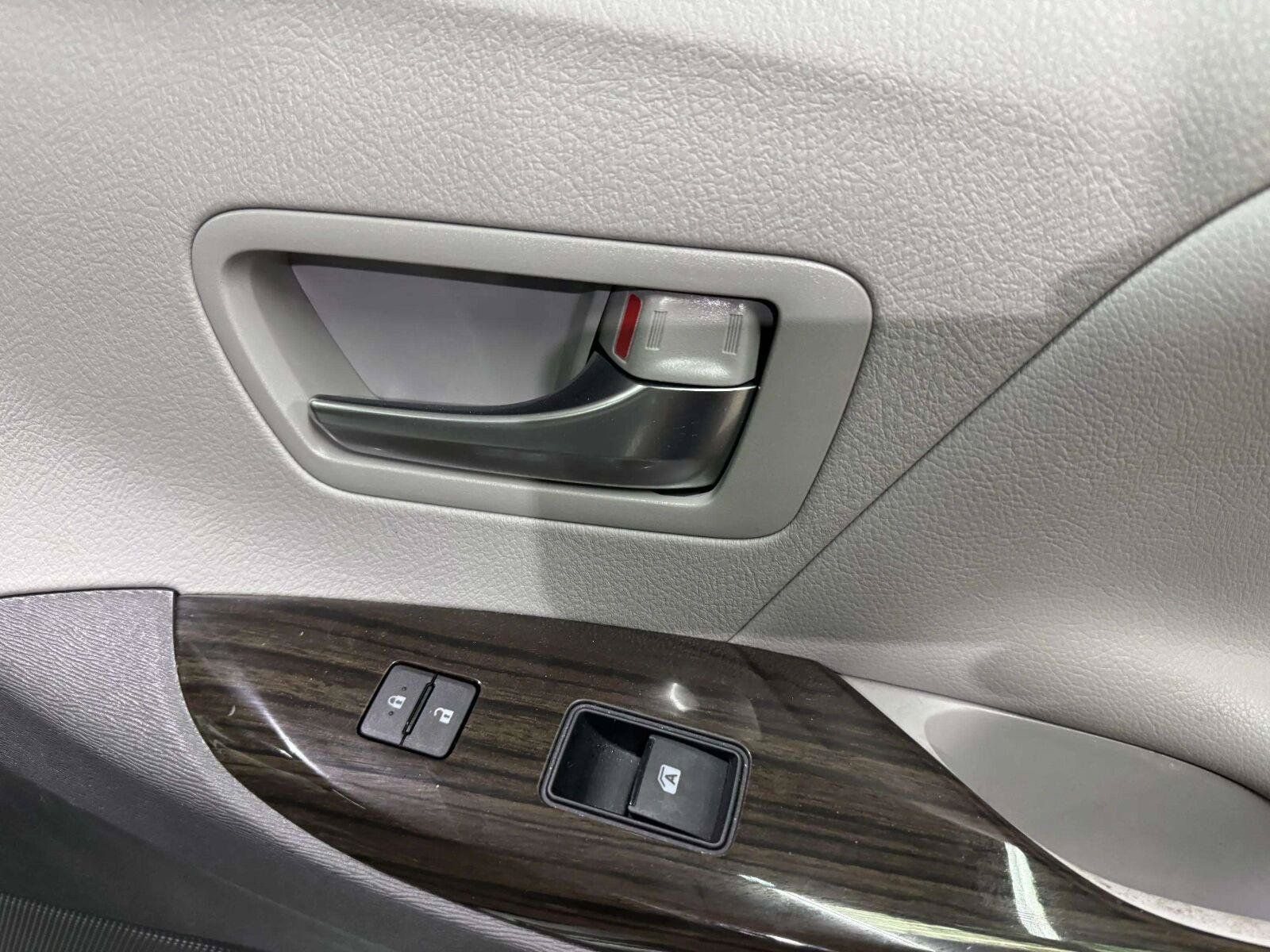 Used 2020 Toyota Sienna XLE Premium FWD image 50
