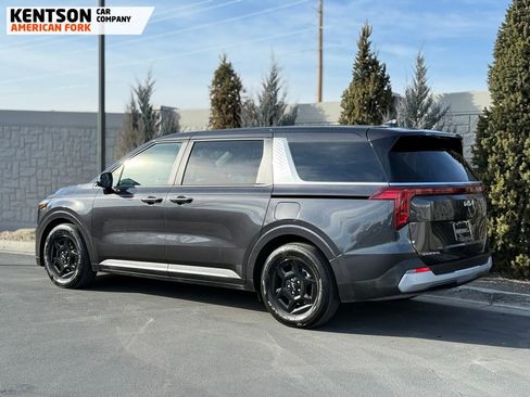 Used 2025 Kia Carnival image 5