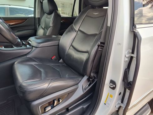 Used 2020 Cadillac Escalade 2WD image 23