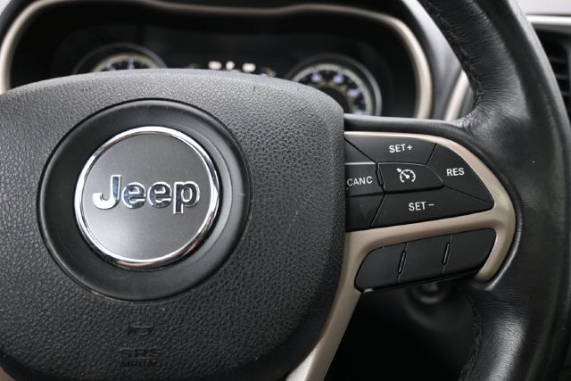 Used 2015 Jeep Cherokee Latitude w/ Comfort/Convenience Group FWD image 28