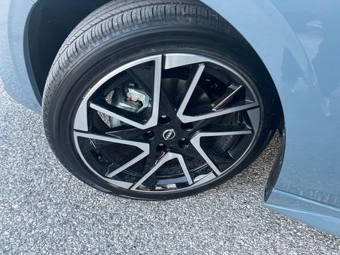 Used 2025 Nissan Sentra SR w/ SR Premium Package image 28