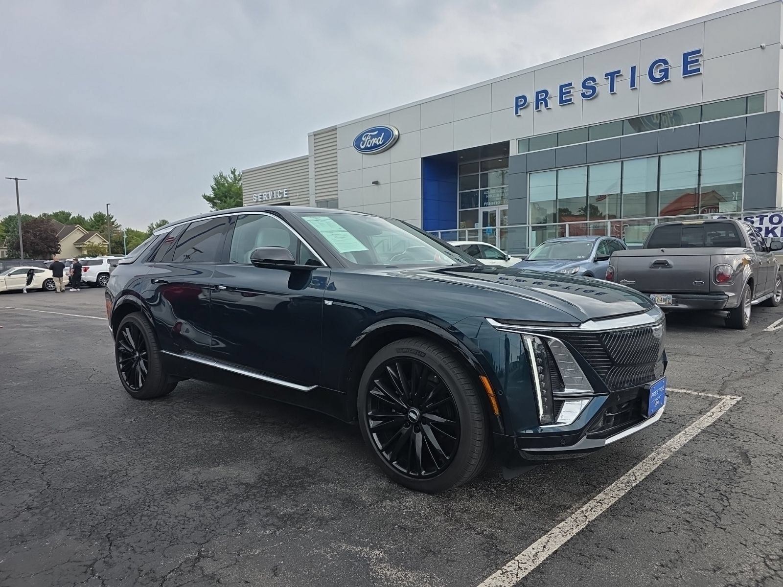 Used 2024 Cadillac Lyriq Luxury AWD/4WD image 55