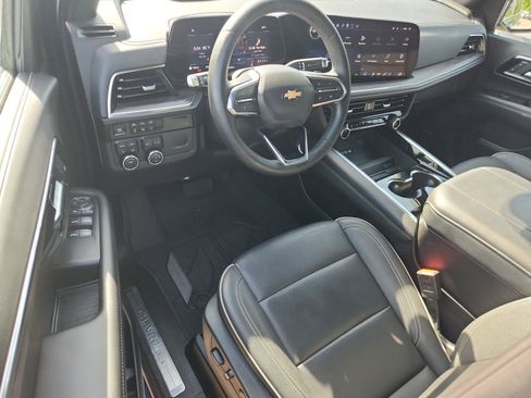 Used 2025 Chevrolet Tahoe Premier AWD/4WD image 15