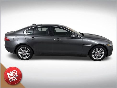 Used 2017 Jaguar XE Premium image 2