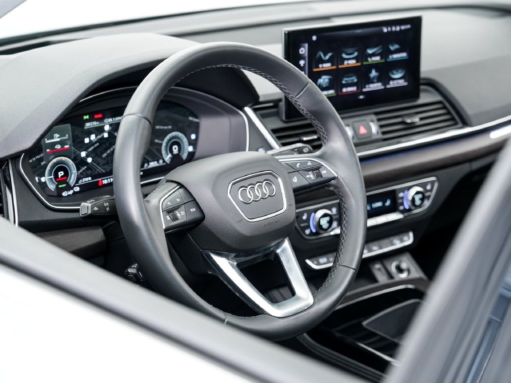 Used 2021 Audi Q5 e Prestige AWD/4WD image 9