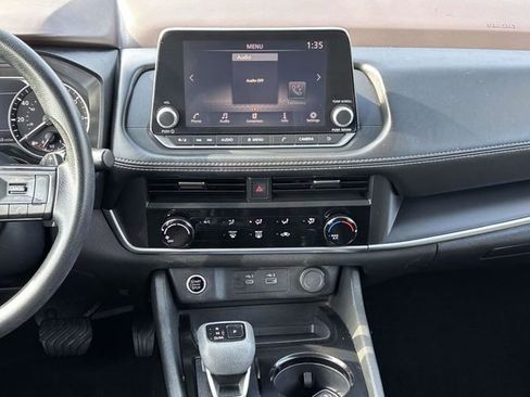 Used 2023 Nissan Rogue S image 23