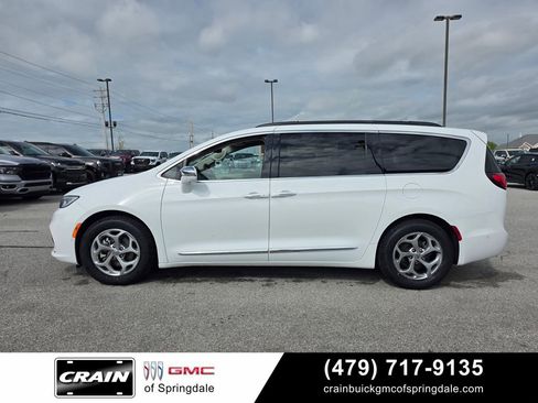 Used 2022 Chrysler Pacifica Limited FWD image 4