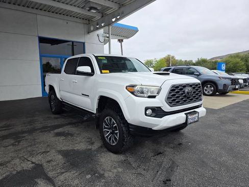Used 2021 Toyota Tacoma TRD Sport w/ Technology Package RWD image 3