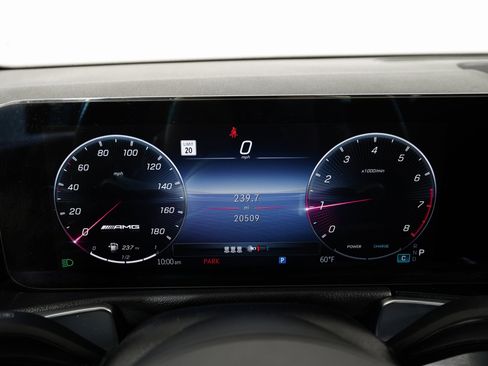 Used 2025 Mercedes-Benz GLB 35 AMG 4MATIC image 19